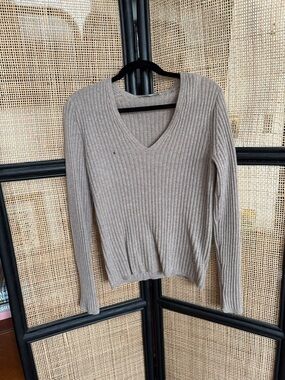 White + Warren Ribbed V-Neck Cashmere Sweater in Taupe